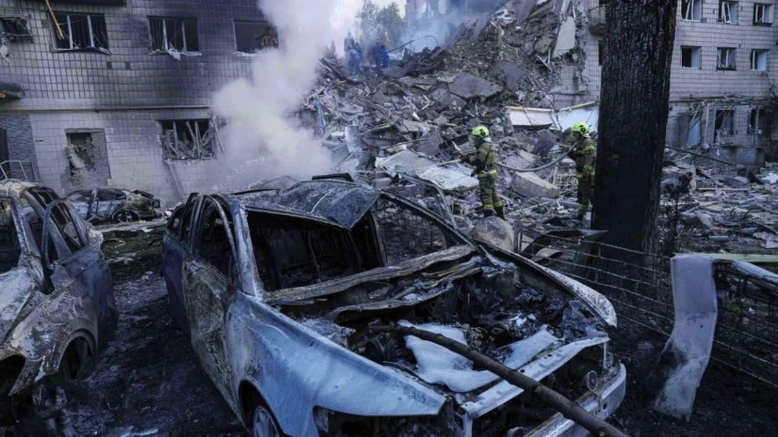 Russia Ukraine War: यूक्रेन पर रूस का कहर, 135 ड्रोन और 3 मिसाइलों से मचाई तबाही, 9 की मौत और 53 लोग घायल Russia Ukraine War: यूक्रेन पर रूस का कहर, 135 ड्रोन और 3 मिसाइलों से मचाई तबाही, 9 की मौत और 53 लोग घायल