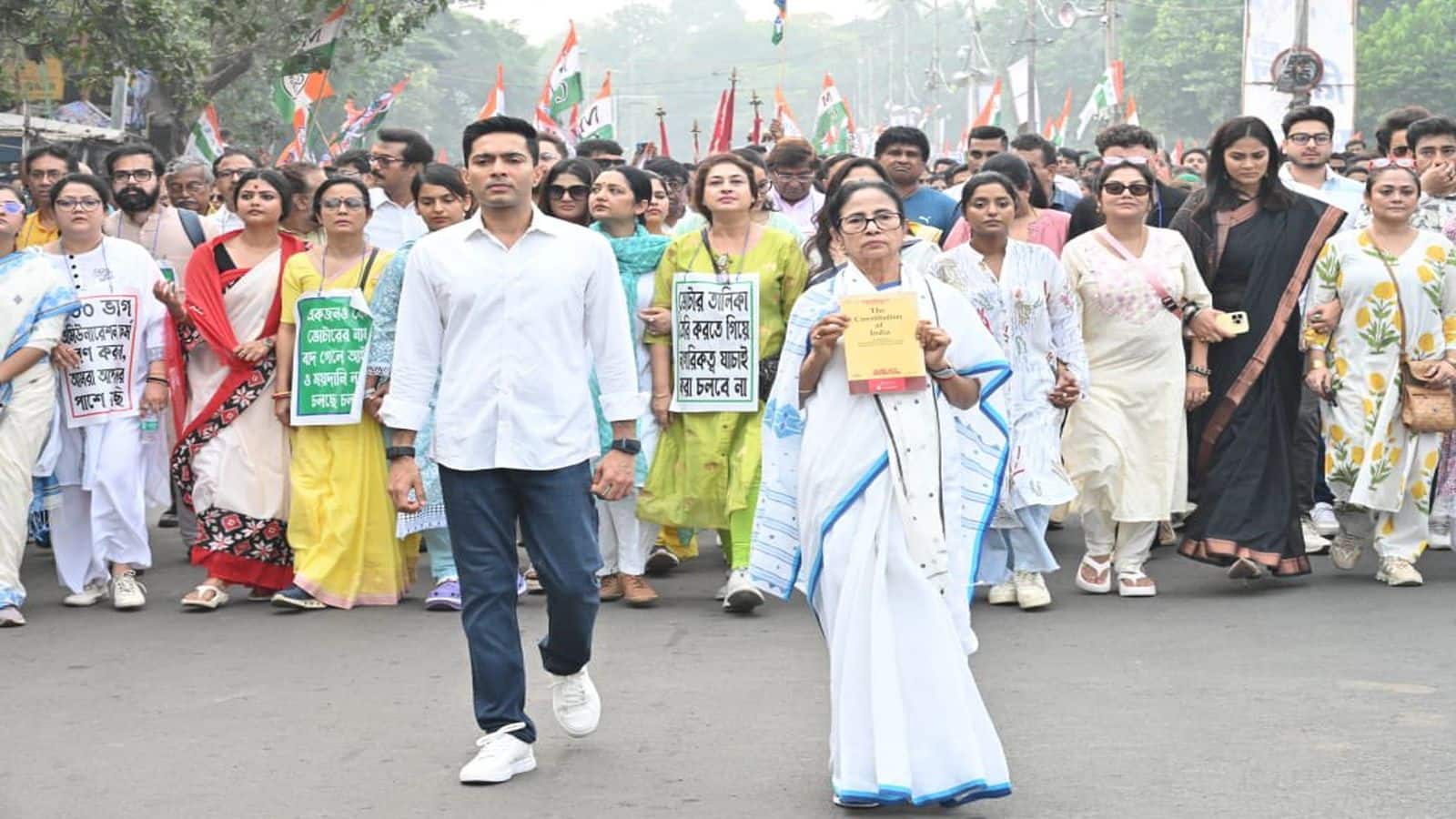 SIR in Bengal: 'बिहार में कितने रोहिंग्या और बांग्लादेशी मिले?'; चुनाव आयोग से ममता बनर्जी का सवाल, कोलकाता में SIR के खिलाफ प्रदर्शन SIR in Bengal: 'बिहार में कितने रोहिंग्या और बांग्लादेशी मिले?'; चुनाव आयोग से ममता बनर्जी का सवाल, कोलकाता में SIR के खिलाफ प्रदर्शन