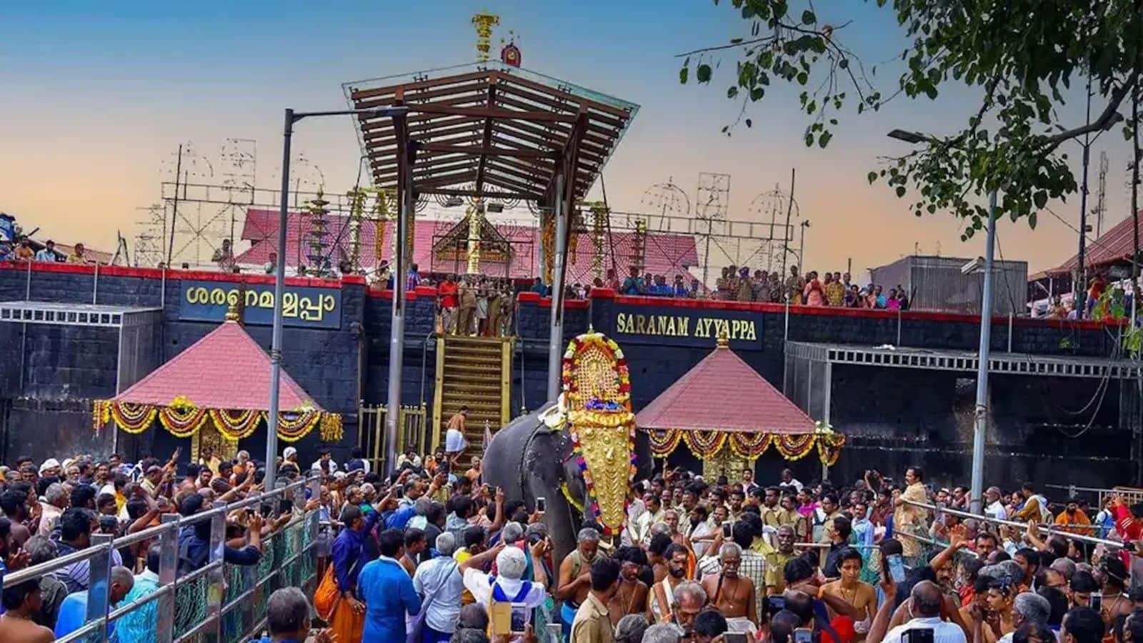 Sabarimala: सबरीमाला में 48 घंटे में पहुंचे 2 लाख श्रद्धालु, भीड़ बेकाबू होने पर हाईकोर्ट ने केरल सरकार को लताड़ा