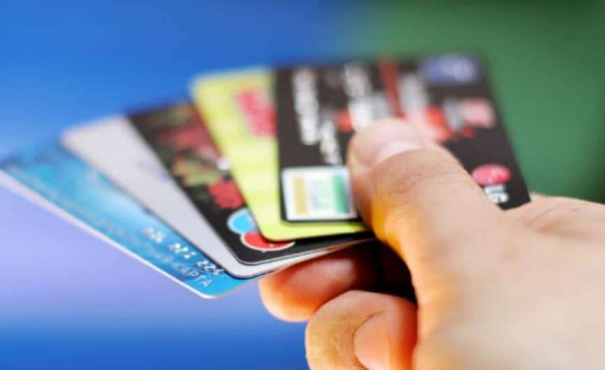 Credit Card में केवल न्यूनतम भुगतान करने की आदत से हो सकता है भारी आर्थिक नुकसान, जानिए क्या है मामला Credit Card में केवल न्यूनतम भुगतान करने की आदत से हो सकता है भारी आर्थिक नुकसान, जानिए क्या है मामला