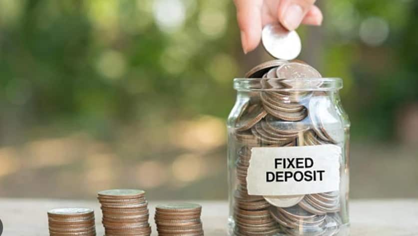 1 साल की FD पर 7.4% तक ब्याज, जानिए कौन से बैंक दे रहे सबसे ज्यादा रिटर्न और कब कटता है TDS? 1 साल की FD पर 7.4% तक ब्याज, जानिए कौन से बैंक दे रहे सबसे ज्यादा रिटर्न और कब कटता है TDS?