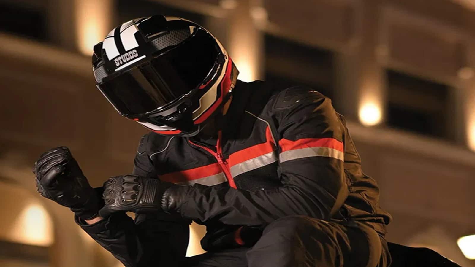 Studds Accessories IPO Listing: हेल्मेट कंपनी ने दिया शॉक, ₹585 का शेयर ₹565 पर लिस्ट Studds Accessories IPO Listing: हेल्मेट कंपनी ने दिया शॉक, ₹585 का शेयर ₹565 पर लिस्ट