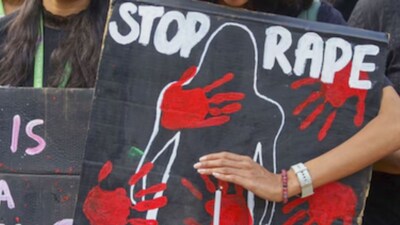 उत्तर प्रदेश के बुलंदशहर के हाईवे गैंगरेप मामले में कोर्ट ने ऐतिहासिक फैसला सुनाया है। 