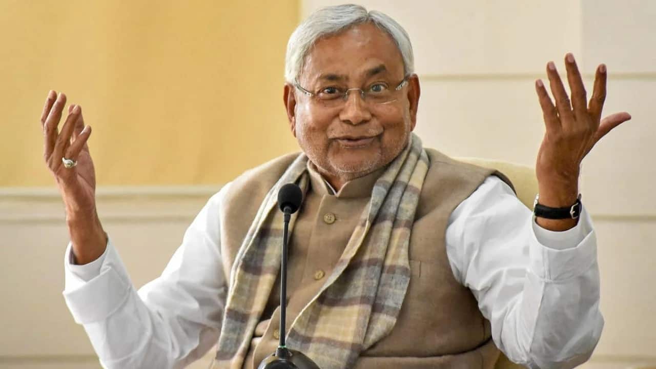 Nitish Kumar Oath: नीतीश कुमार ने रिकॉर्ड 10वीं बार ली बिहार CM पद की शपथ, सम्राट चौधरी और विजय सिन्हा बने उप-मुख्यमंत्री
