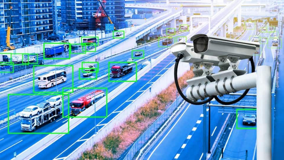 अब AI कैमरे ट्रैफिक उल्लंघन पकड़ने में हुए माहिर, जानिए ई-चालान कैसे जांचें और पेनल्टी से बचें?