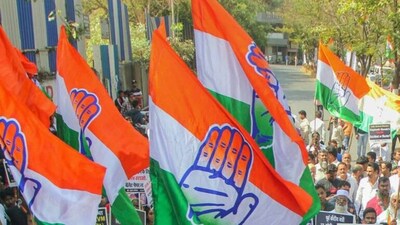 Maharashtra Civic Poll: कांग्रेस से निलंबित 12 पार्षदों थामा BJP का हाथ