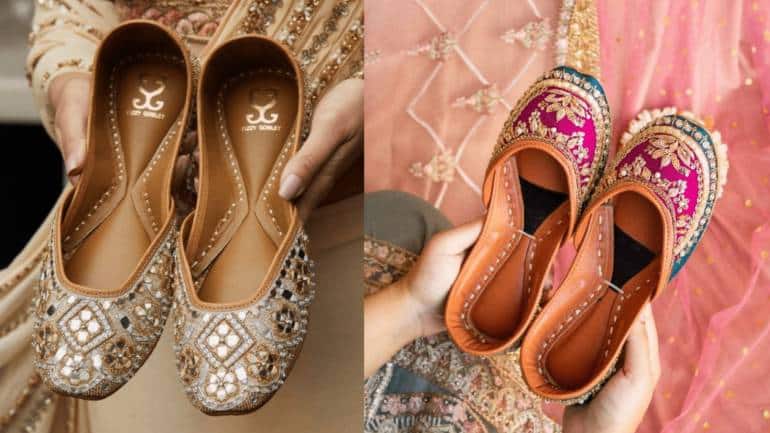 मिरर वर्क या साधारण डिजाइन्स आपको 1,000 से 1,500 रुपये में आसानी से मिल सकती हैं। कम हाइट वाले वर्ज़न चलने में आसानी देते हैं।