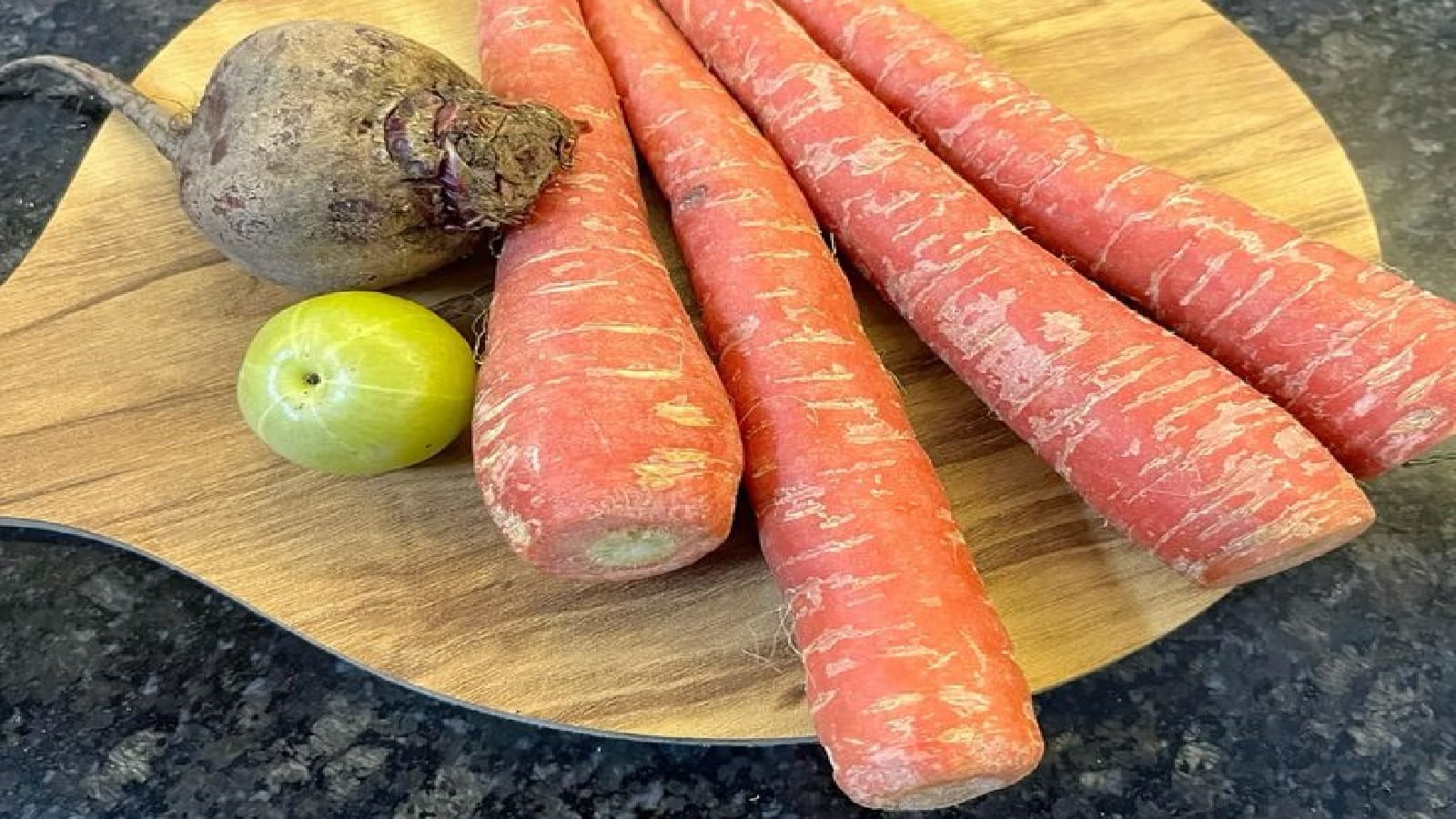 Bridal Skincare: शादी में चांद सो रोशन हो जाएगा चेहरा, बस एक हफ्ते पहले पीना शुरू करें ये जूस, एक सी रंगत के साथ भर-भर के आएगा निखार