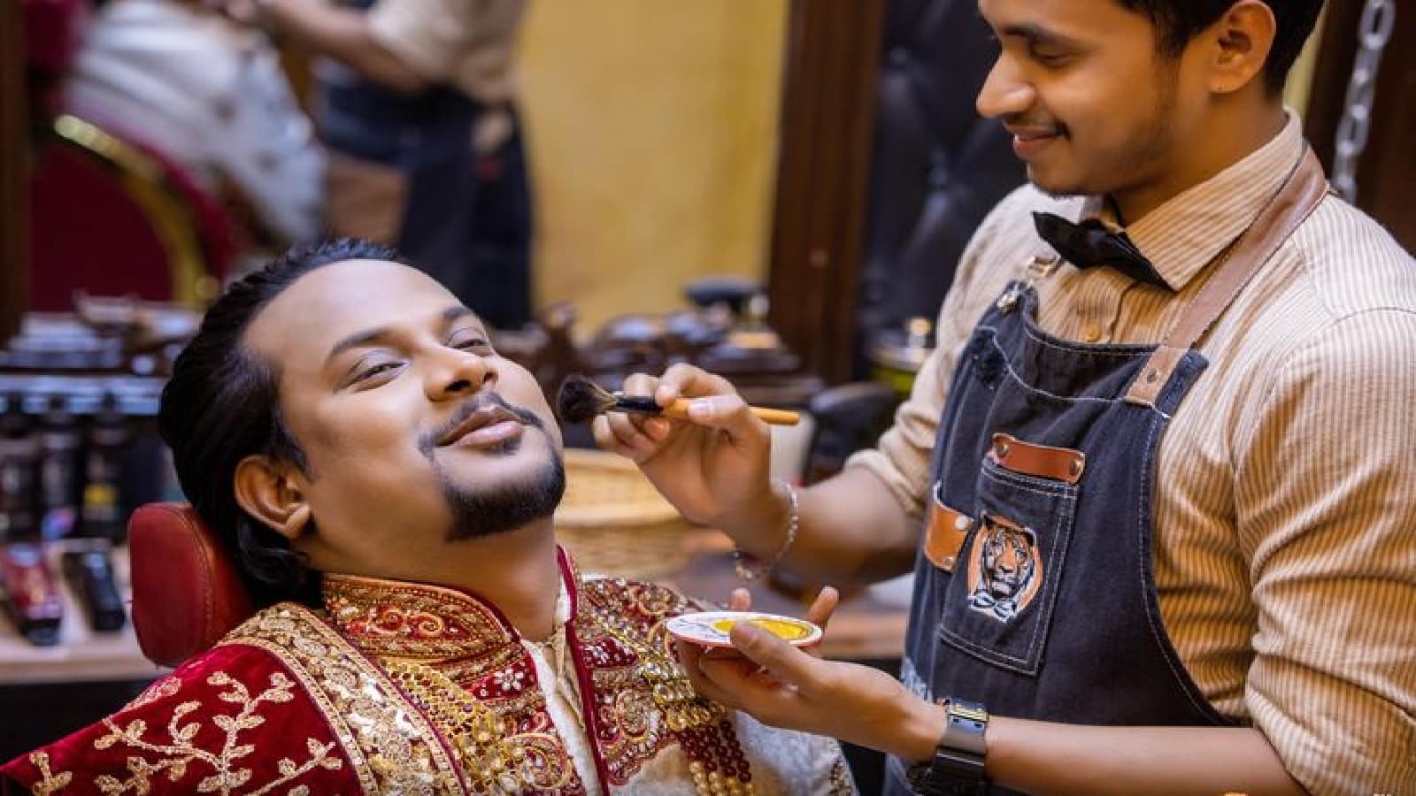 Groom Wedding Makeup Tips: दूल्हे के कैमरा-रेडी लुक के लिए अपनाएं ये मेकअप टिप्स, दुल्हन से ज्यादा चमकेंगे आप Groom Wedding Makeup Tips: दूल्हे के कैमरा-रेडी लुक के लिए अपनाएं ये मेकअप टिप्स, दुल्हन से ज्यादा चमकेंगे आप