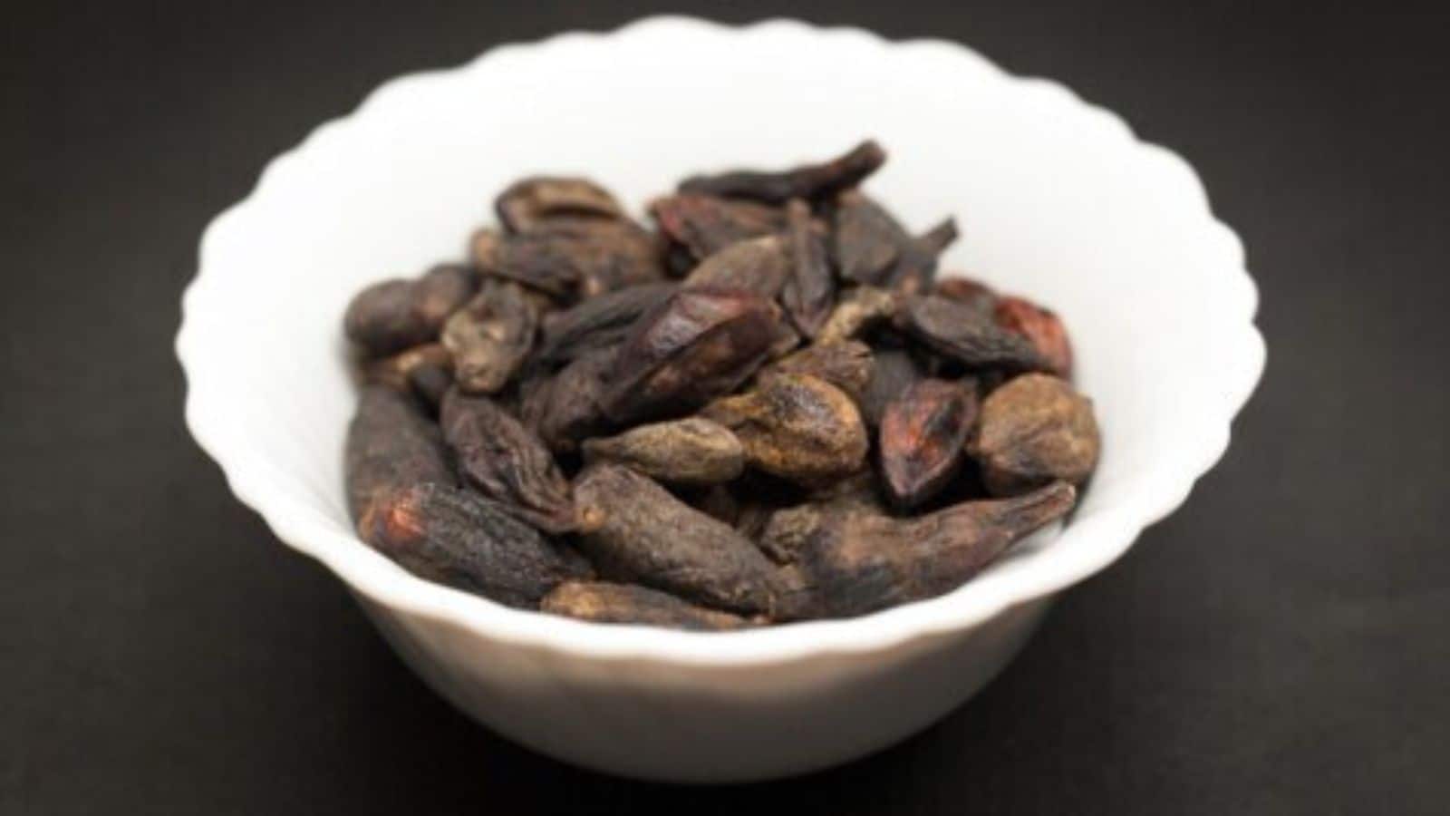 Health Tips: कई बीमारियों की दुश्मन ये देसी औषधि, खांसी से लेकर वजन तक सब करती है गायब