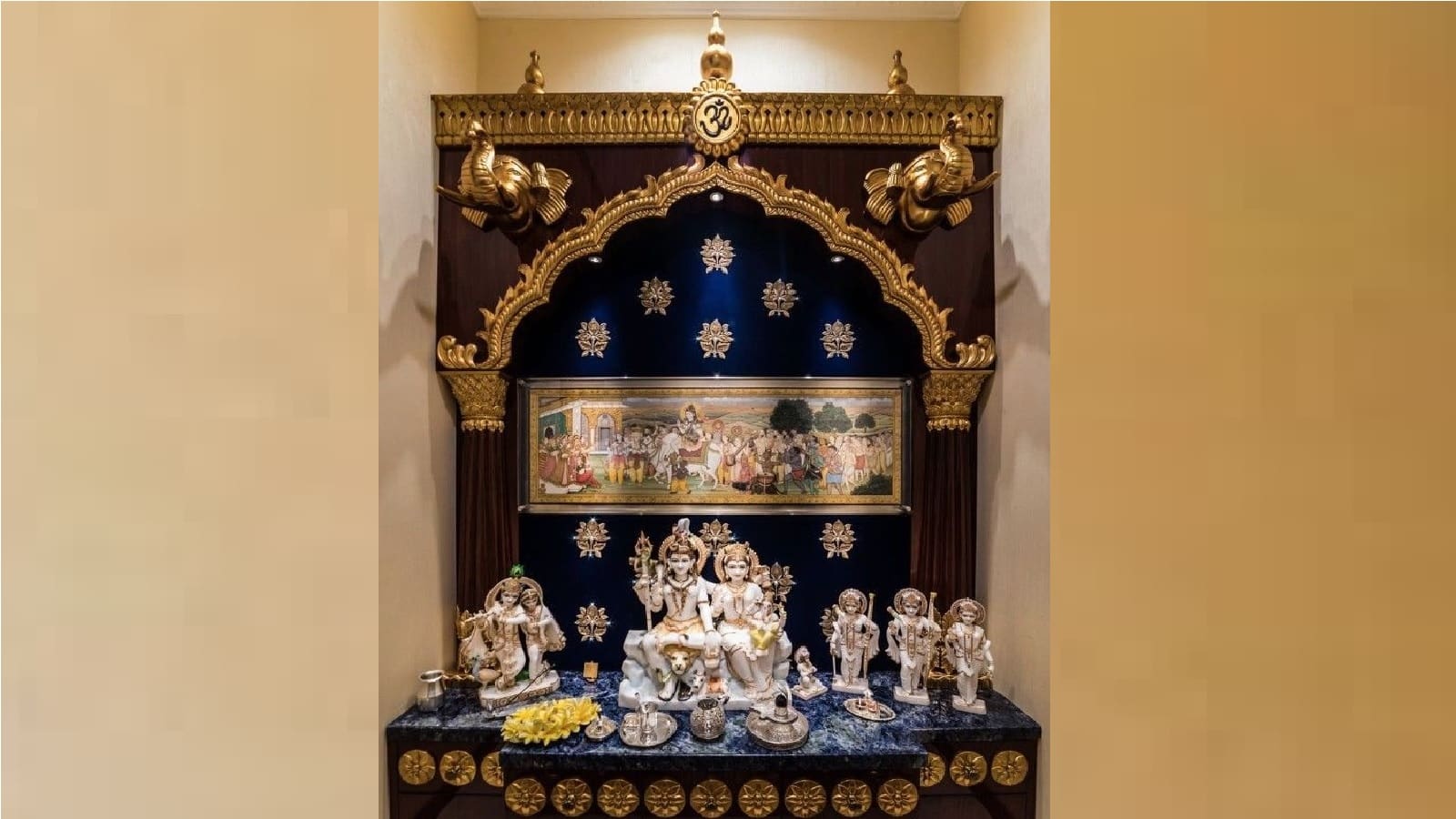 Mandir Vastu Tips घर के मंदिर में ये रंग कराना देता है शुभ फल, जानें मंदिर से जुड़े वास्तु के ये नियम