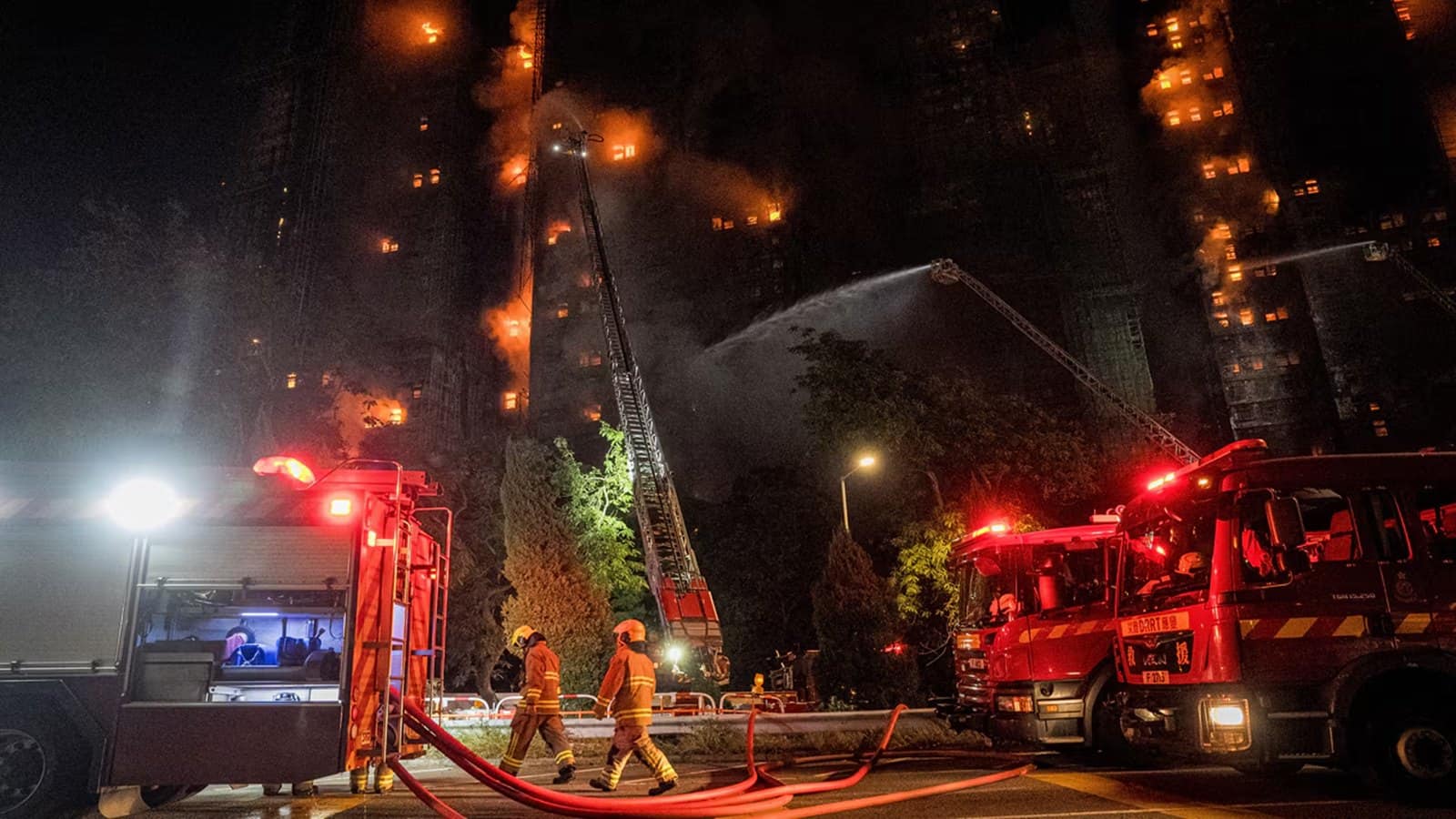 Hong Kong Fire: भीषण अग्निकांड में अब तक 94 की मौत, 3 लोग गिरफ्तार