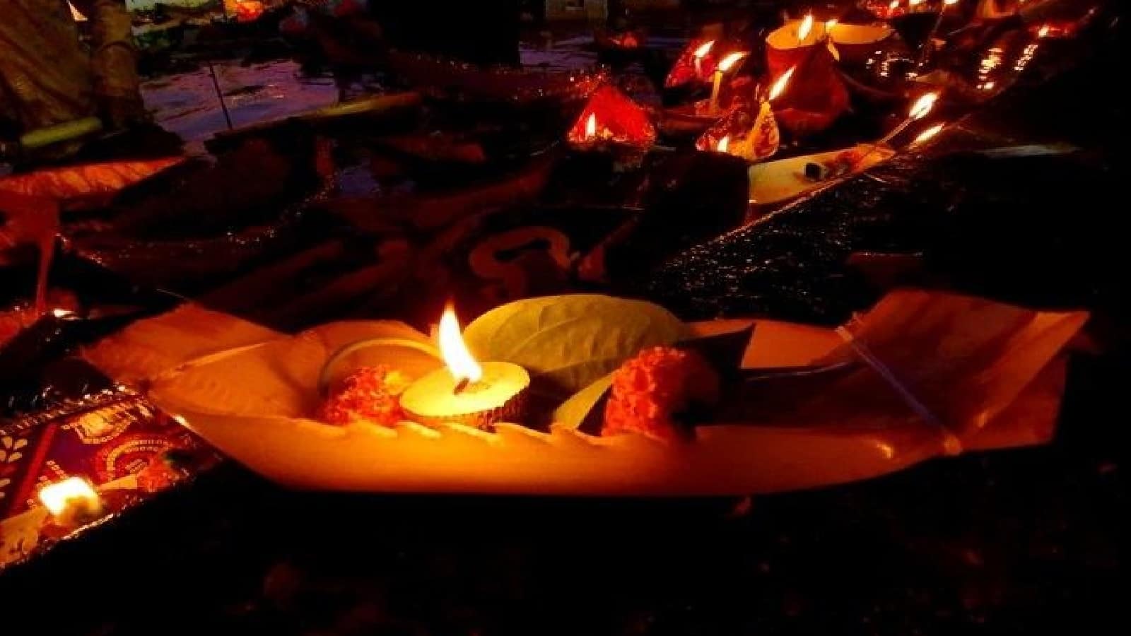 Kartik Purnima Kab Hai: कब मनाई जाएगी कार्तिक पूर्णिमा? जानें भद्रा के बीच कैसे होगा स्नान और दान Kartik Purnima Kab Hai: कब मनाई जाएगी कार्तिक पूर्णिमा? जानें भद्रा के बीच कैसे होगा स्नान और दान