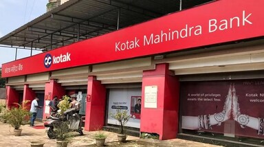 प्राइवेट सेक्टर का कोटक महिंद्रा बैंक स्टॉक स्प्लिट कर सकता है। प्रपोजल पर फैसला लेने के लिए बोर्ड की मीटिंग 21 नवंबर 2025 को होगी। बैंक के शेयर की फेस वैल्यू अभी ₹5 है। 
