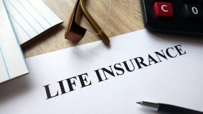 जनरल इंश्योरेंस में EoM लिमिट (EXPENSES OF MGMT) घट सकती है। सूत्रों के हवाले से मिली जानकारी के मुताबित इस मुद्दे पर IRDAI ने जनरल और हेल्थ इंश्योरेंस कंपनियों के CEOs से मुलाकात की है