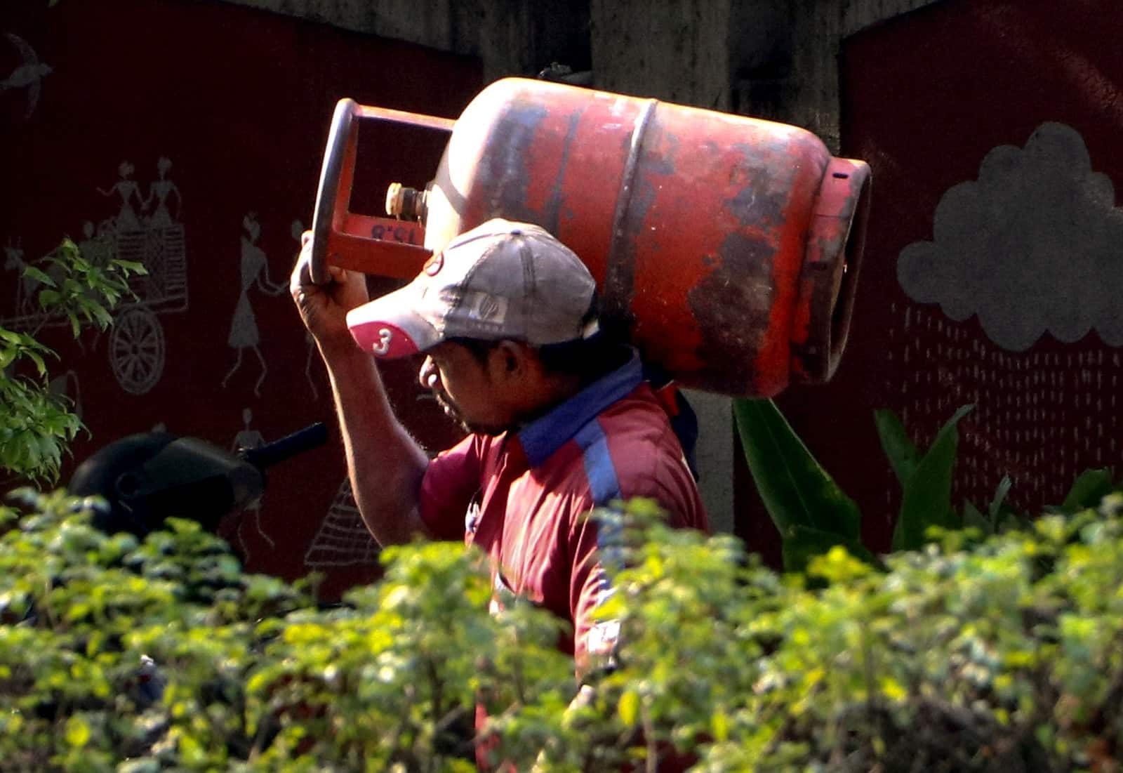 India US Deal: इंडिया ने अमेरिका से LPG के आयात के लिए किया बड़ा समझौता, जानिए इस डील की खास बातें India US Deal: इंडिया ने अमेरिका से LPG के आयात के लिए किया बड़ा समझौता, जानिए इस डील की खास बातें