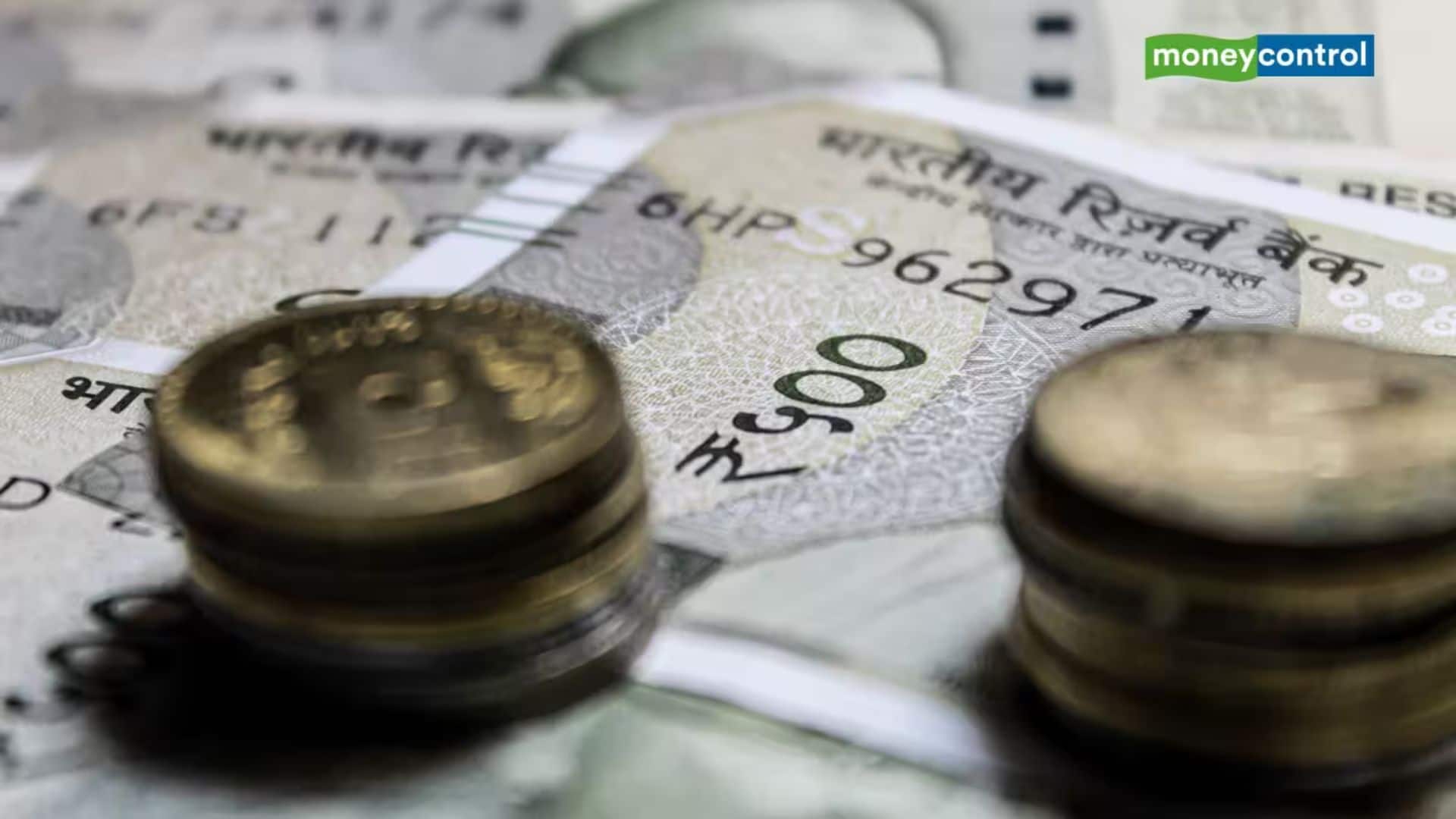 बढ़ते बैंक ब्याज दरों में पैसों की हिस्सेदारी बदलना चाहिए या नहीं? जानिए फायदा-नुकसान और सही तरीका