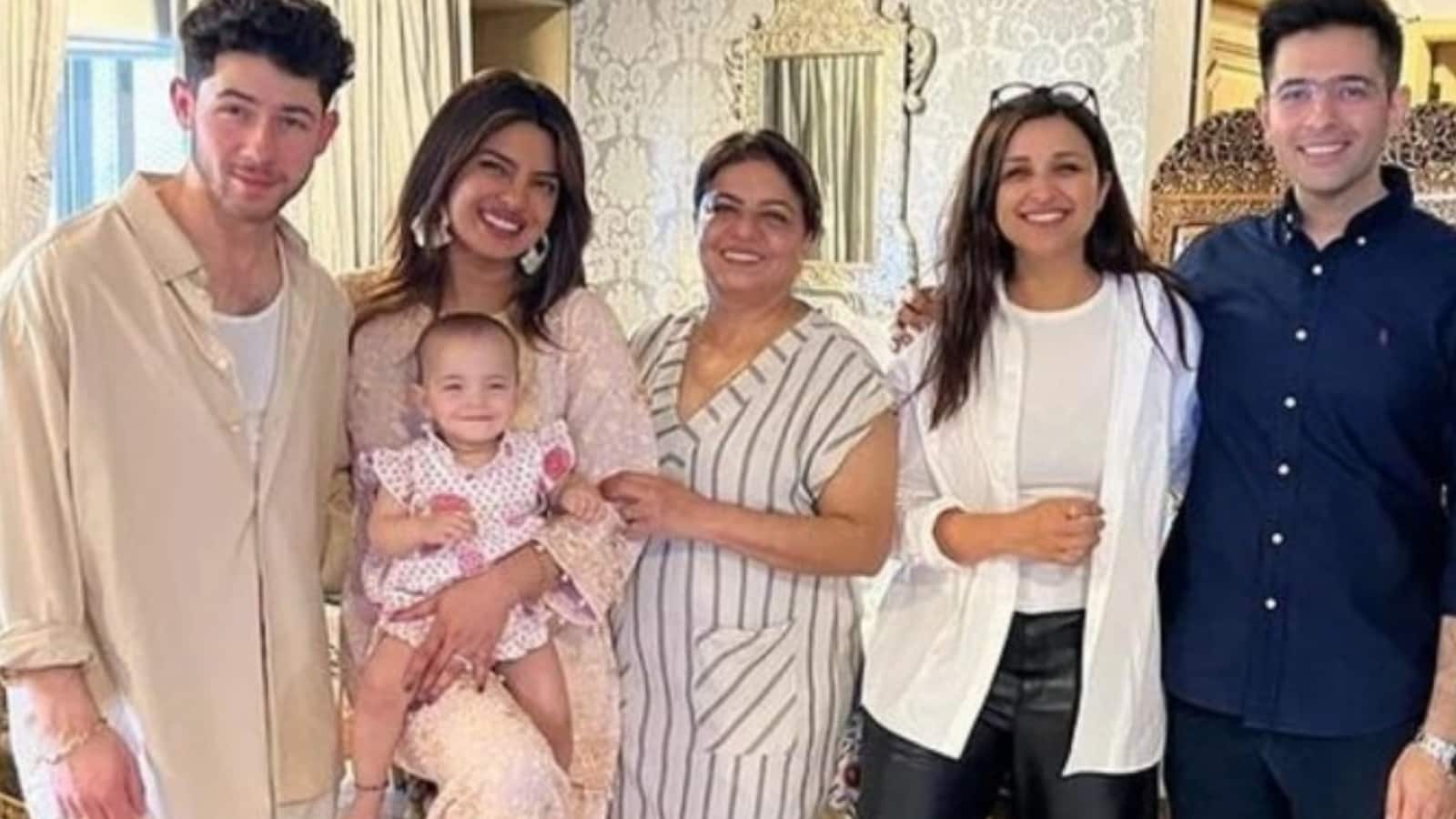 Priyanka Chopra: प्रियंका चोपड़ा ने भेजे क्यूट गिफ्ट, परी के बेबी नीर ने मिमी मासी और मालती दीदी को कहा थैंक्यू Priyanka Chopra: प्रियंका चोपड़ा ने भेजे क्यूट गिफ्ट, परी के बेबी नीर ने मिमी मासी और मालती दीदी को कहा थैंक्यू