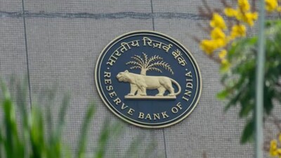RBI: भारतीय रिजर्व बैंक (RBI) ने एक बैंक पर प्रतिबंध लगा दिया है। 