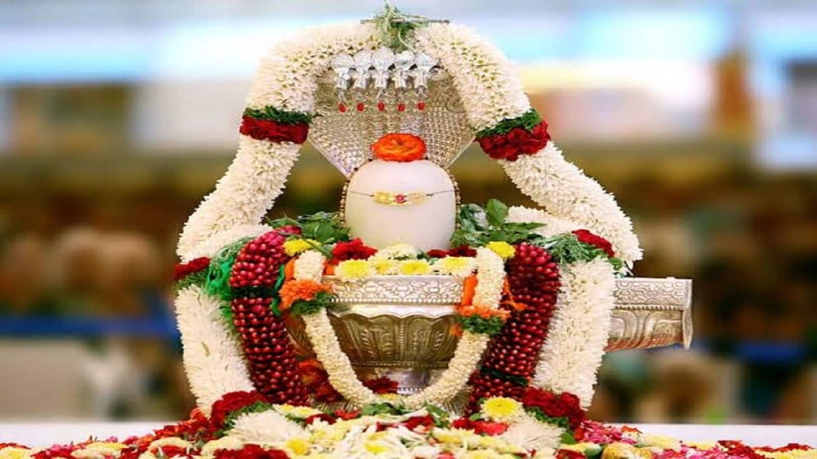 Som Pradosh Vrat 2025:आज भगवान शिव की पूजा का मिलेगा कई गुना फल, जानिए सोम प्रदोष व्रत का महत्व, विधि, और शुभ मुहूर्त