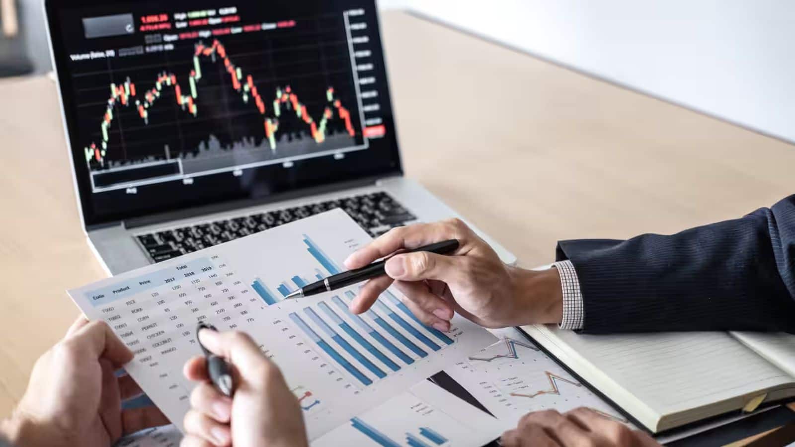 Stocks To Buy: 31% तक चढ़ सकते हैं इन 3 सरकारी ऑयल कंपनियों के शेयर, मॉर्गन स्टैनली ने लगाया दांव Stocks To Buy: 31% तक चढ़ सकते हैं इन 3 सरकारी ऑयल कंपनियों के शेयर, मॉर्गन स्टैनली ने लगाया दांव