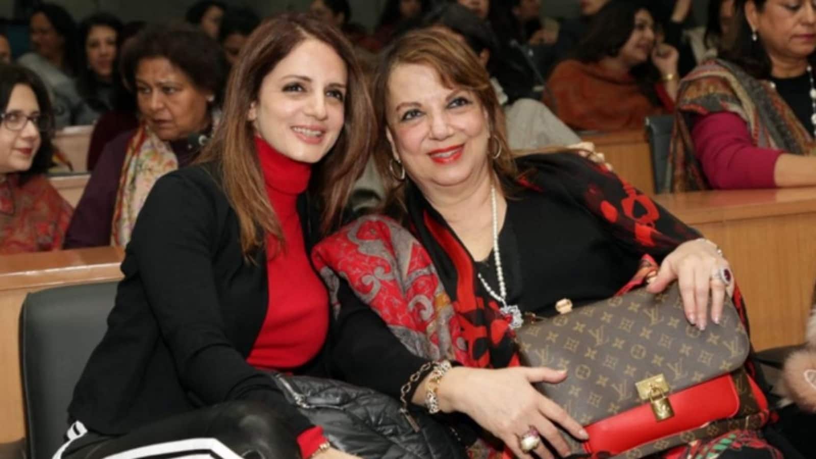 Sussanne Khan mother passes away: सुज़ैन खान की मां ज़रीन खान का 81 साल की उम्र में निधन, सितारों ने दी श्रद्धांजलि Sussanne Khan mother passes away: सुज़ैन खान की मां ज़रीन खान का 81 साल की उम्र में निधन, सितारों ने दी श्रद्धांजलि