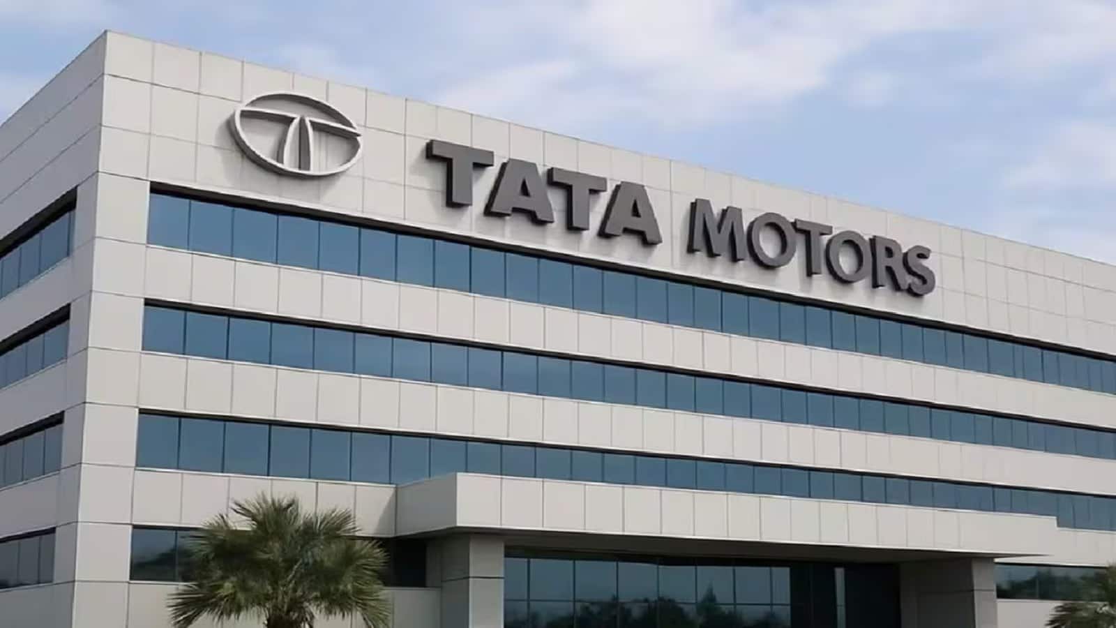 नई Tata Motors Ltd की धांसू लिस्टिंग, शेयर ने BSE पर ₹330.25 और NSE पर ₹335 पर की शुरुआत नई Tata Motors Ltd की धांसू लिस्टिंग, शेयर ने BSE पर ₹330.25 और NSE पर ₹335 पर की शुरुआत