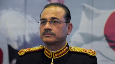 मुनीर ने कहा, 'जब भारत अपनी पूरी तकनीक और ताकत के साथ हम पर हावी था, हमने वहां 'अदृश्य मदद' को उतरते हुए देखा और महसूस किया'