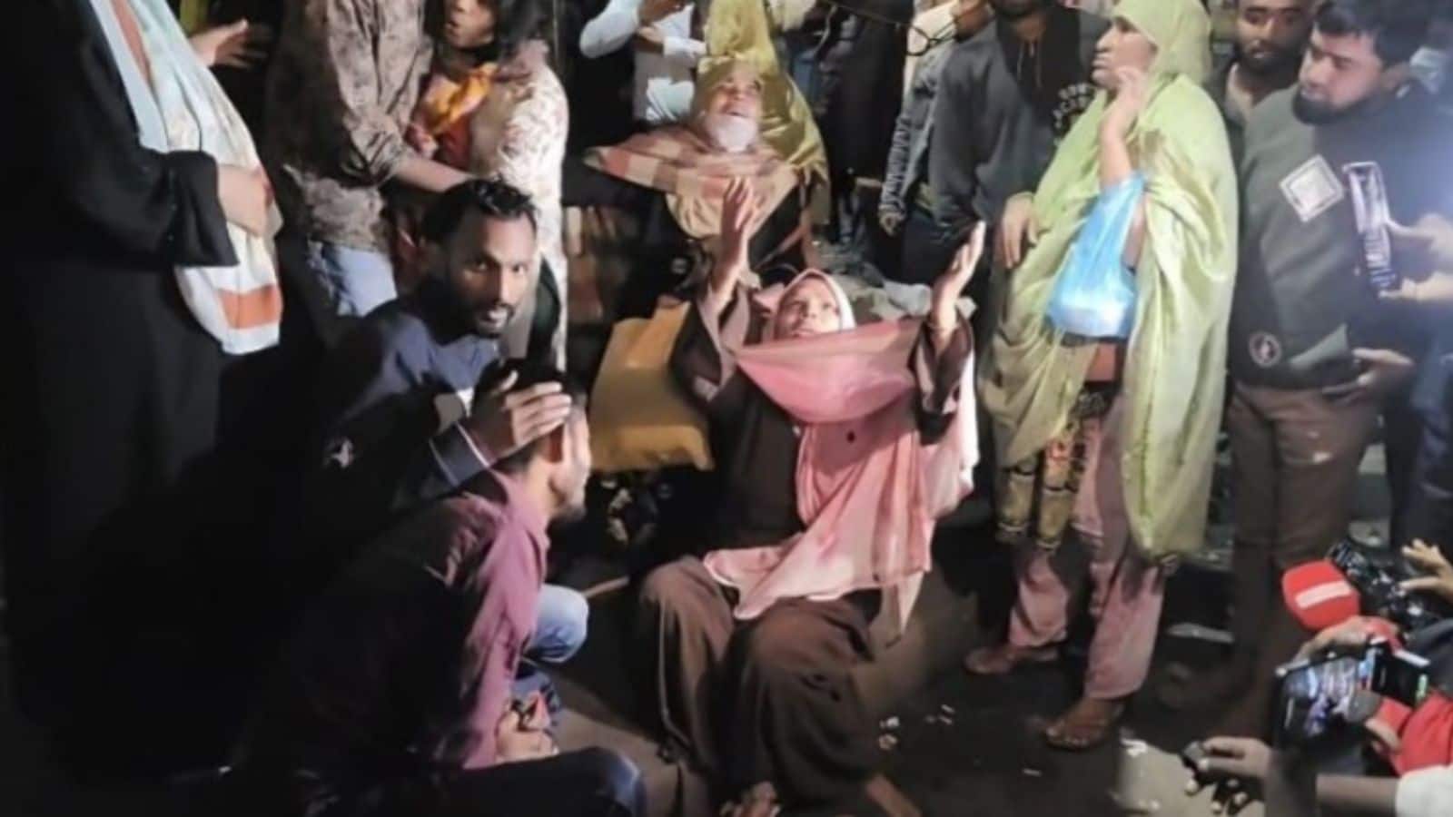 Bangladesh Unrest: ढाका में हुआ विस्फोट एक व्यक्ति की मौत, बांग्लादेश संकट और भी गहराया Bangladesh Unrest: ढाका में हुआ विस्फोट एक व्यक्ति की मौत, बांग्लादेश संकट और भी गहराया
