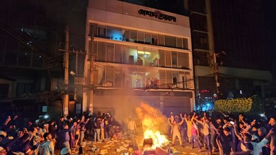 Bangladesh Violence: ढाका में दो अखबारों के दफ्तरों ऐसे हुई हिंसा 