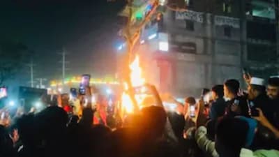 यह घटना ऐसे समय में हुई है जब बांग्लादेश में छात्र नेता शरीफ उस्मान हादी की मौत के बाद पूरे देश में हिंसक विरोध प्रदर्शन भड़क उठे हैं