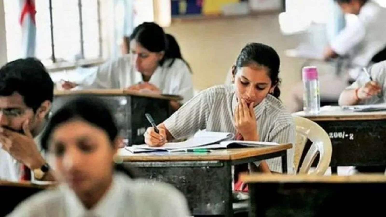 Bihar Board 10th Exam Date: बिहार बोर्ड मैट्रिक परीक्षा 17 फरवरी से होगी शुरू, राज्यभर में 1699 केंद्रों में परीक्षा देंगे छात्र Bihar Board 10th Exam Date: बिहार बोर्ड मैट्रिक परीक्षा 17 फरवरी से होगी शुरू, राज्यभर में 1699 केंद्रों में परीक्षा देंगे छात्र