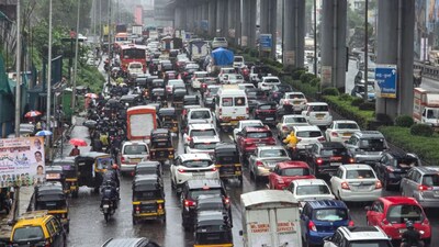Delhi-NCR Traffic Advisory: 31 दिसंबर की रात 8 बजे से कनॉट प्लेस में वाहनों की एंट्री सीमित रहेगी। 