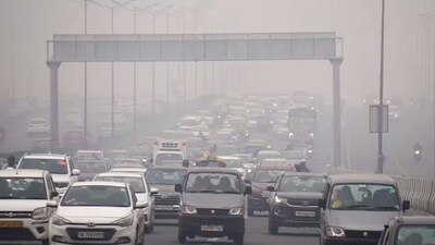 आज सुबह दिल्ली के कई इलाकों में AQI 450 के आसपास दर्ज किया गया