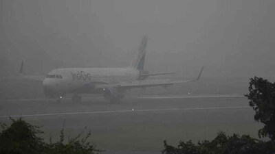  घने कोहरे के कारण  कई उड़ानें रद्द, एयरलाइंस ने जारी की एडवाइजरी