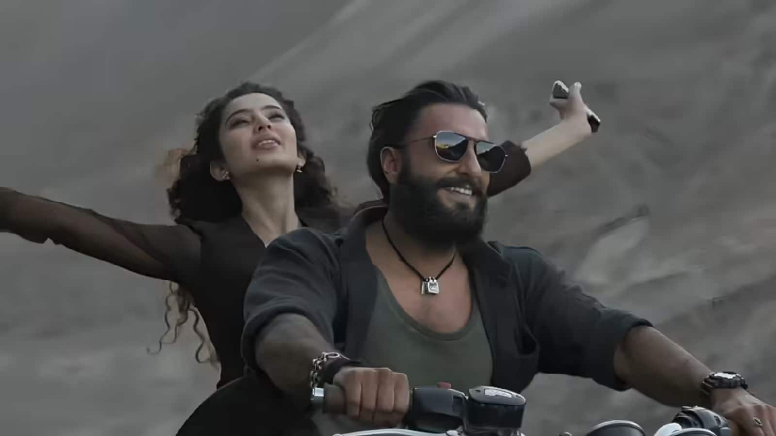 Dhurandhar box office collection day 4: चार दिनों में बॉक्स ऑफिस पर धमाका, 'धुरंधर' ने पहले सोमवार को भी कमाई के रिकॉर्ड तोड़े Dhurandhar box office collection day 4: चार दिनों में बॉक्स ऑफिस पर धमाका, 'धुरंधर' ने पहले सोमवार को भी कमाई के रिकॉर्ड तोड़े