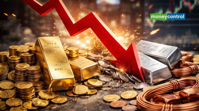 Gold-Silver-Copper Crash: रिकॉर्ड तेजी के बाद कीमती मेटल्स धड़ाम, ये 4 कारण हैं जिम्मेदार - gold silver copper crash after record rally 4 key reasons behind sharp fall in metal prices |