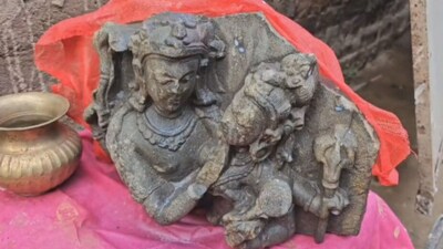झारखंड के हजारीबाग में निकली 9वीं सदी की एतिहासिक मूर्ति