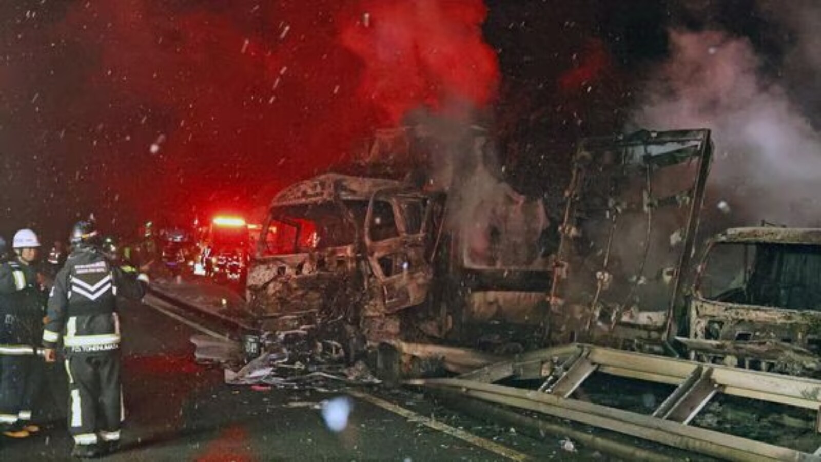 Japan Expressway Accident: जापान में छुट्टियों की शुरुआत भीषण हादसे में  तब्दील, कान-एत्सु एक्सप्रेसवे पर 50 से ज्यादा गाड़ियां आपस में टकराईं, 1 की  मौत ...