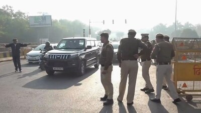  नोएडा में नए साल पर ट्रैफिक अलर्ट, सेक्टर-18 के कई रोड रहेंगे ब्लॉक, इन रूटों पर रहेगा डायवर्जन