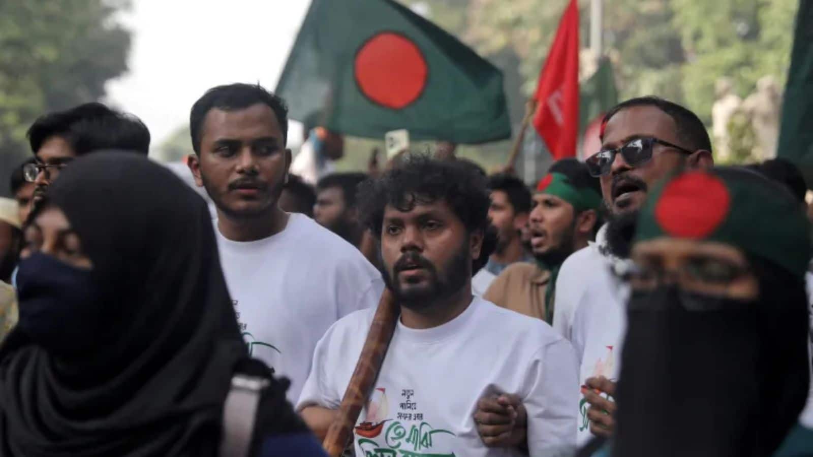 Sharif Osman Hadi: कौन था शरीफ उस्मान हादी? भारत विरोधी कट्टरपंथी नेता की मौत से जल उठा है बांग्लादेश