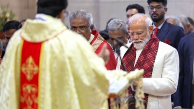 Christmas 2025: पीएम मोदी ने कैथेड्रल चर्च में की प्रार्थना, राहुल गांधी और उपराष्ट्रपति ने दी शुभकामनाएं