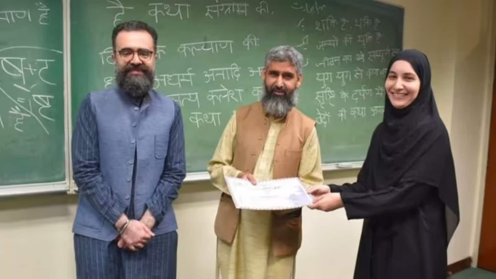 विभाजन के बाद पहली बार, पाकिस्तान की इस यूनिवर्सिटी में शुरू हुई संस्कृत की पढ़ाई, गीता और महाभारत तक पहुंचेगा ये सफर विभाजन के बाद पहली बार, पाकिस्तान की इस यूनिवर्सिटी में शुरू हुई संस्कृत की पढ़ाई, गीता और महाभारत तक पहुंचेगा ये सफर
