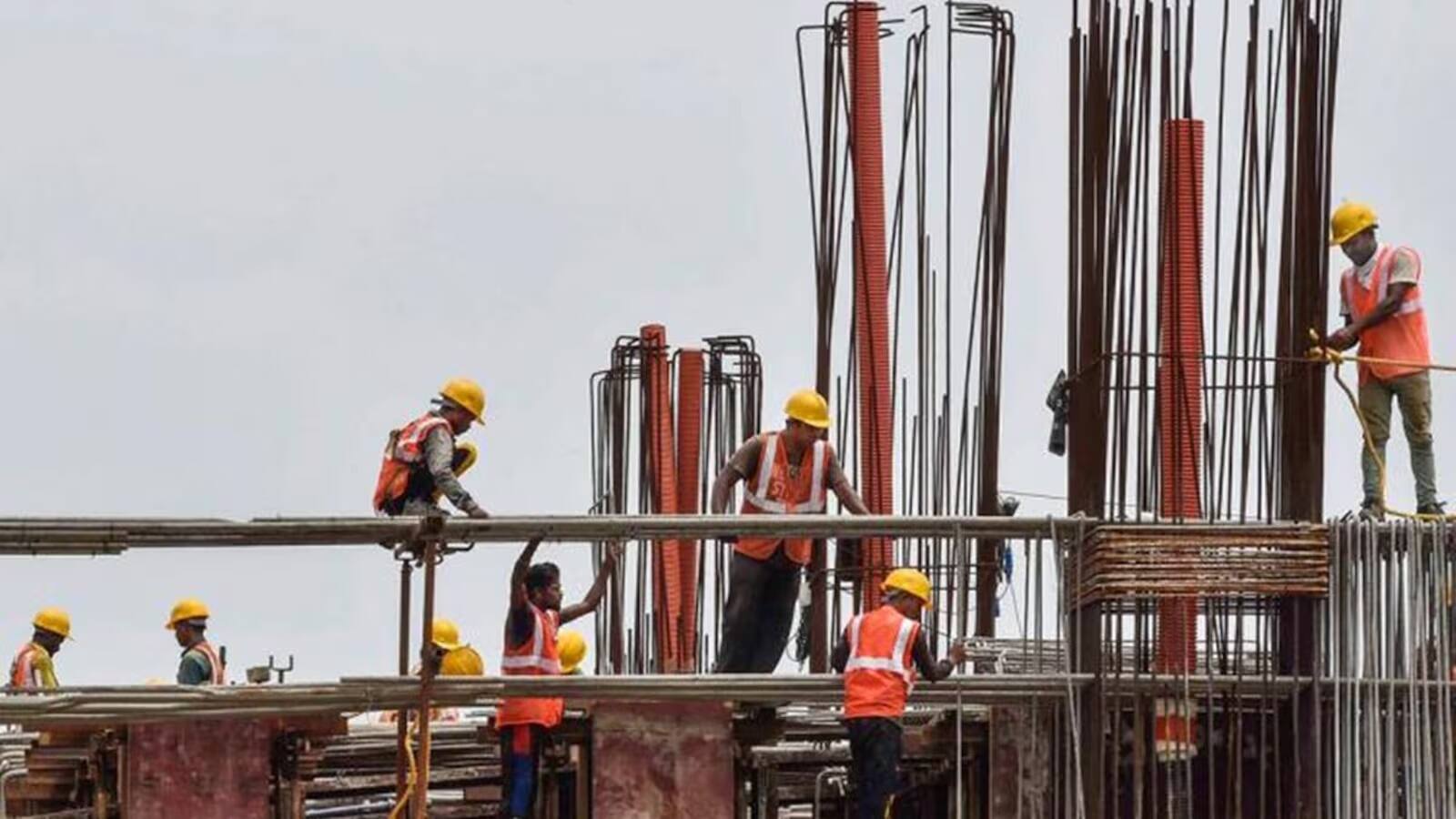 Patel Engineering । मौजूदा भाव: ₹31.32 (+1.62%) ₹1700 करोड़ की 144 मेगावाट गोंगरी हाइड्रोपावर प्रोजेक्ट के लिए अरुणाचल प्रदेश के साथ एमओयू पर पटेल इंजीनियरिंग के शेयर आज इंट्रा-डे में 3.47% उछलकर ₹31.89 पर पहुंच गए। इस प्रोजेक्ट पर बूट मोड में चार साल में काम पूरा होने की उम्मीद है।