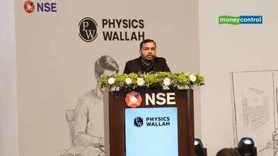 PhysicsWallah ऑनलाइन, ऑफलाइन और हाइब्रिड- तीनों तरह की लर्निंग सर्विसेज देती है। 
