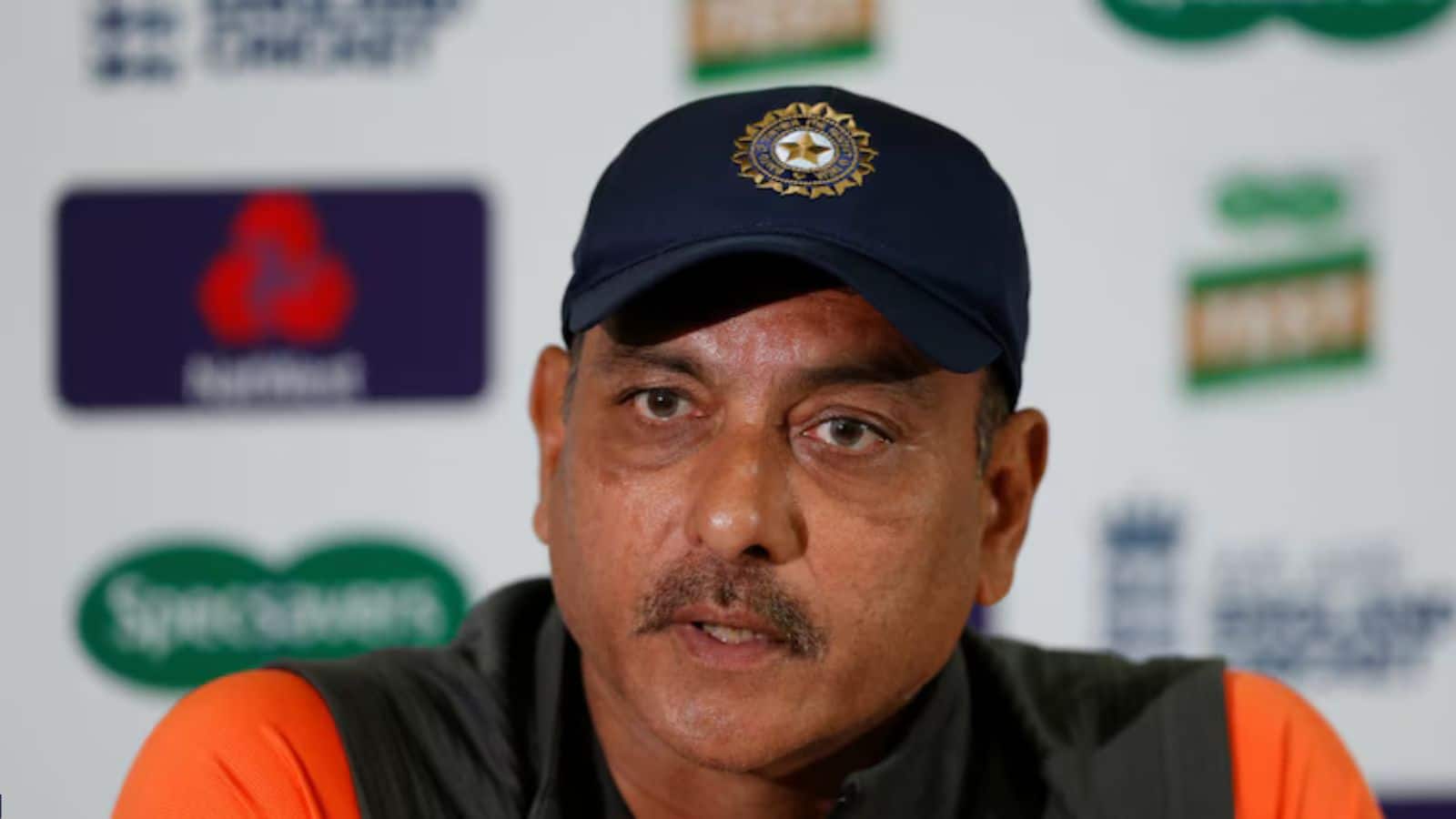 Ravi Shastri: क्या रवि शास्त्री बनेंगे इंग्लैंड के नए हेड कोच? एशेज में मिली हार के बाद पूर्व स्टार खिलाड़ी ने की बड़ी मांग Ravi Shastri: क्या रवि शास्त्री बनेंगे इंग्लैंड के नए हेड कोच? एशेज में मिली हार के बाद पूर्व स्टार खिलाड़ी ने की बड़ी मांग