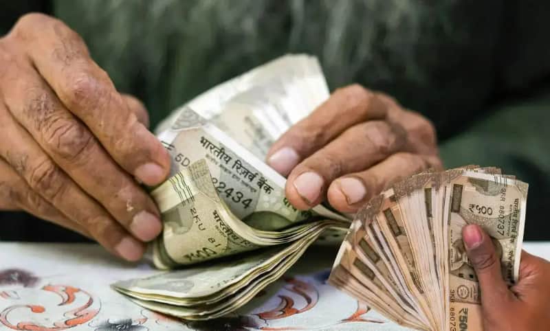 पुराने बैंक खाते से चुपचाप कट रहे हैं पैसे, बंद न किया तो फंस जाएंगे मुश्किल में... जानिए क्या करें उपाय पुराने बैंक खाते से चुपचाप कट रहे हैं पैसे, बंद न किया तो फंस जाएंगे मुश्किल में... जानिए क्या करें उपाय