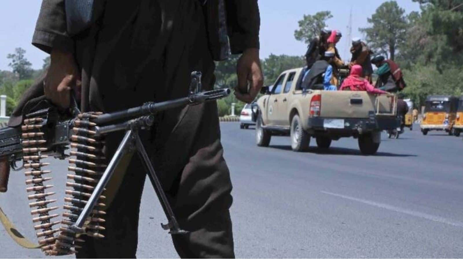 अफगानिस्तान में तालिबानी कानून का आतंक, हत्या के आरोपी को 80,000 लोगों के सामने पहले गोली मारी फिर लटका दिया फांसी पर अफगानिस्तान में तालिबानी कानून का आतंक, हत्या के आरोपी को 80,000 लोगों के सामने पहले गोली मारी फिर लटका दिया फांसी पर