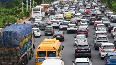 Traffic Advisory for Delhi: दिल्ली ट्रैफिक पुलिस ने प्रभावित इलाकों में वाहन पार्किंग पर सख्त रोक लगाई है। 