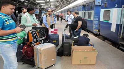 Indian Railways luggage rules 2026: रेल मंत्री के अनुसार, प्रत्येक डिब्बे में यात्रियों के लिए सामान की अधिकतम सीमा तय की गई है